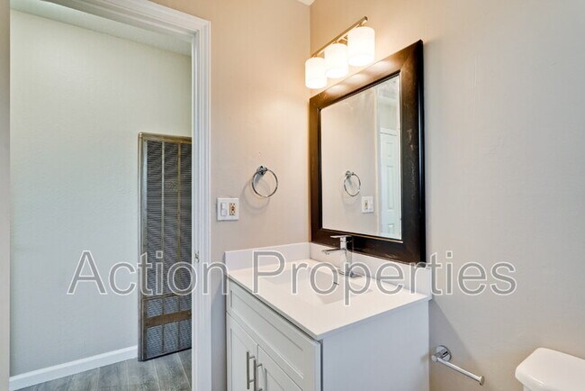 Building Photo - 685 Foxtail Dr
