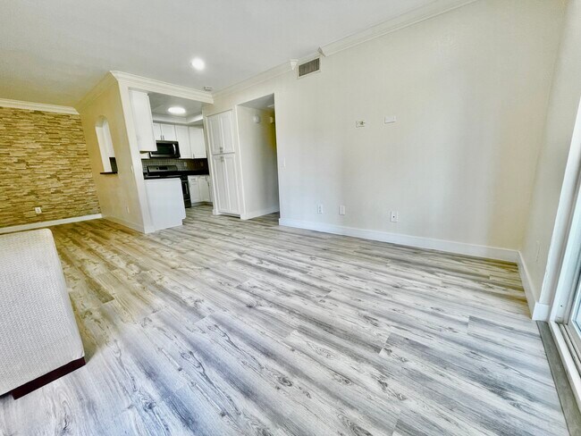Building Photo - 5054 Los Morros Way