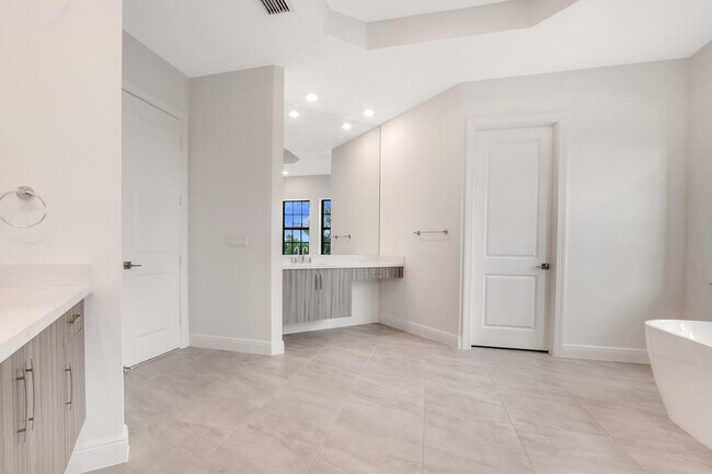 Building Photo - 8660 W Parkland Bay Trl