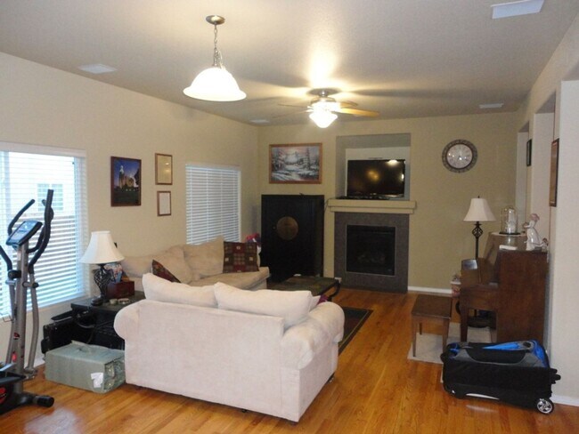 Building Photo - 7074 Silverwind Cir