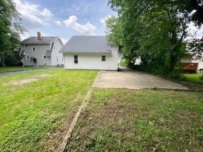 Building Photo - 551 Noah Ave