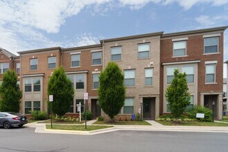Building Photo - 3 bedroom 3 bath townhouse in Brambleton