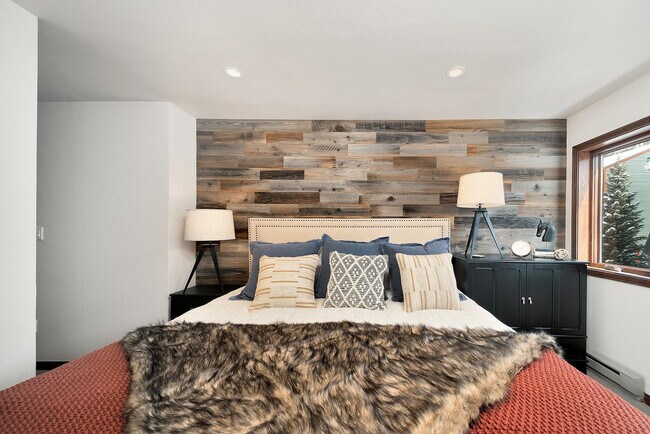 Building Photo - 280 Mahoney Dr