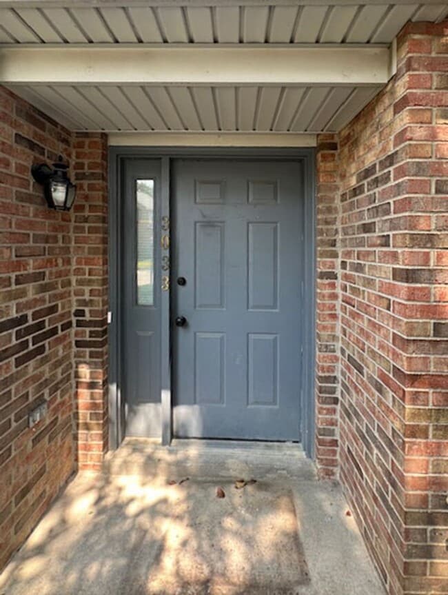 Building Photo - BEAUTIFUL FULLY RENOVATED Townhouse, 2 BR, 2 Bath, Carport & Deck; Pets Ok!