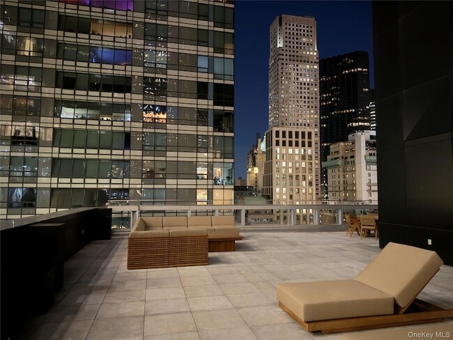 Building Photo - 20 W 53rd St