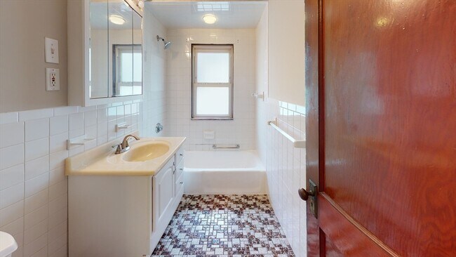 Building Photo - 72-74 Harlow St