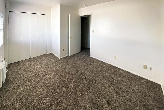 Building Photo - Renovated 1-Bedroom Condo in Gated North P...