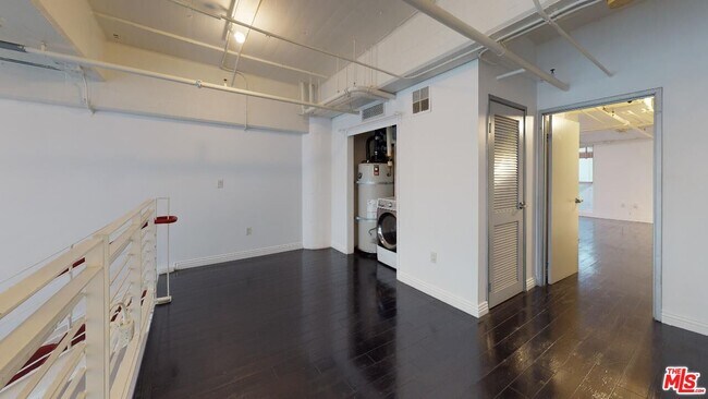 Building Photo - 1130 Flower St