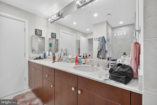 Building Photo - 6820 Wisconsin Ave