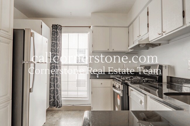 Building Photo - 3510 Parkmoor Village Dr