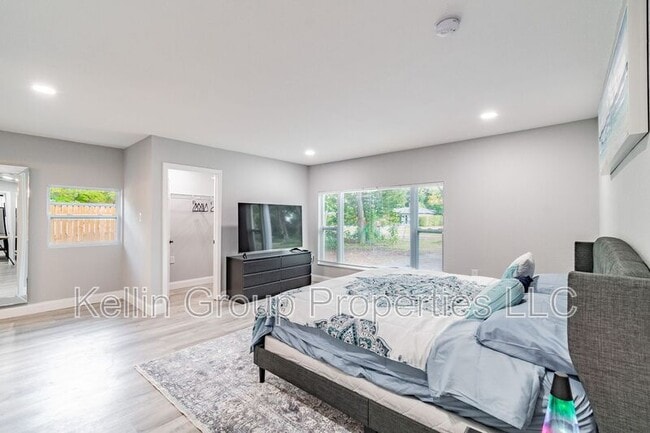 Building Photo - 2221 Calexico Way S