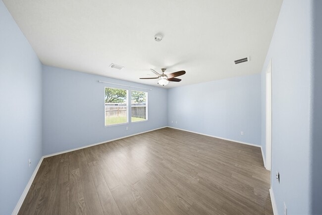 Building Photo - 627 Regal Hollow Ln