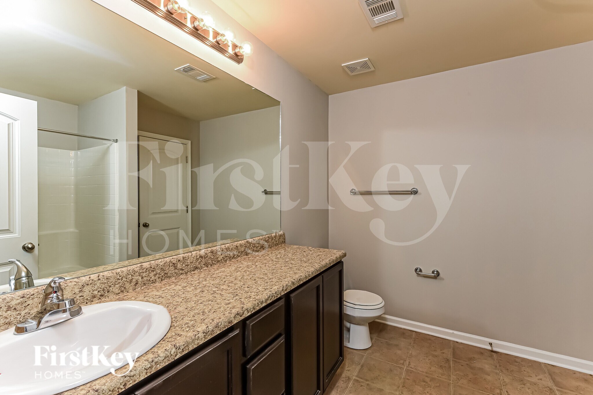 Building Photo - 45 Riviera Dr SE