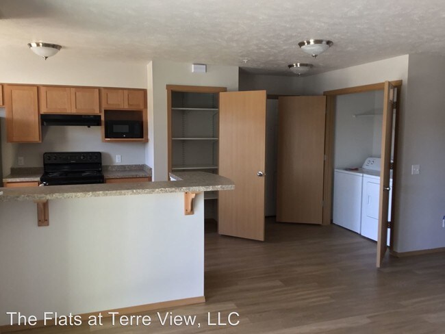 Building Photo - 1880 NE Terre View Dr