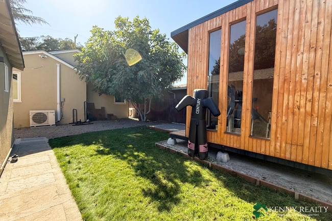 Building Photo - 3 Bedroom, 2 Bathroom (Main House + ADU) -...