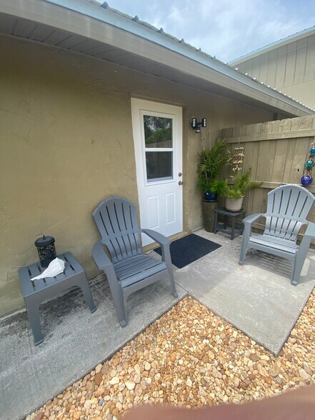 Entry door - 5344 Caldwell St