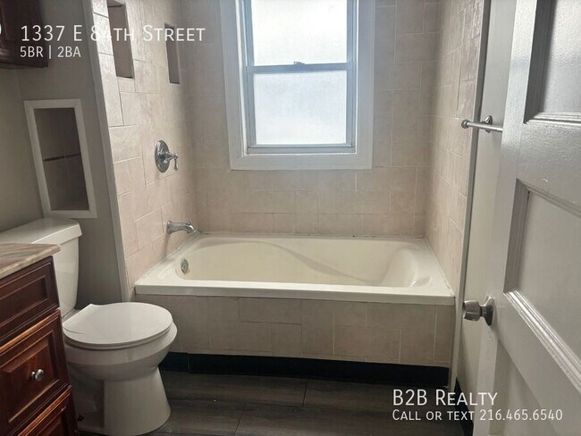 Building Photo - 1337 E 84th St
