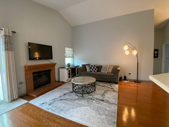 Building Photo - Beautiful Single Story Home in Shadow-Ridge!