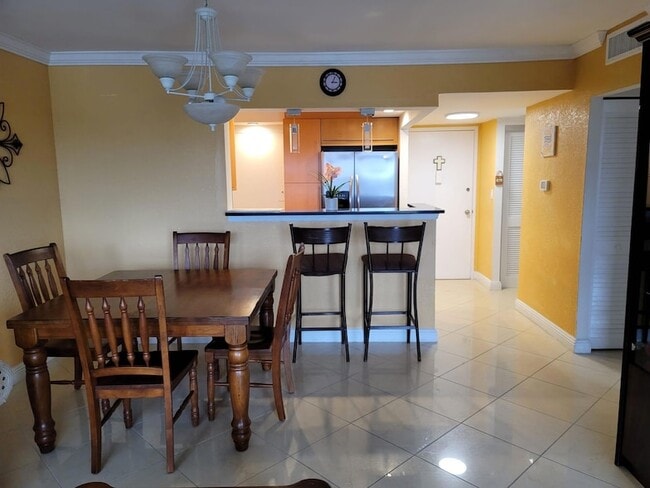 Building Photo - 401 Golden Isles Dr