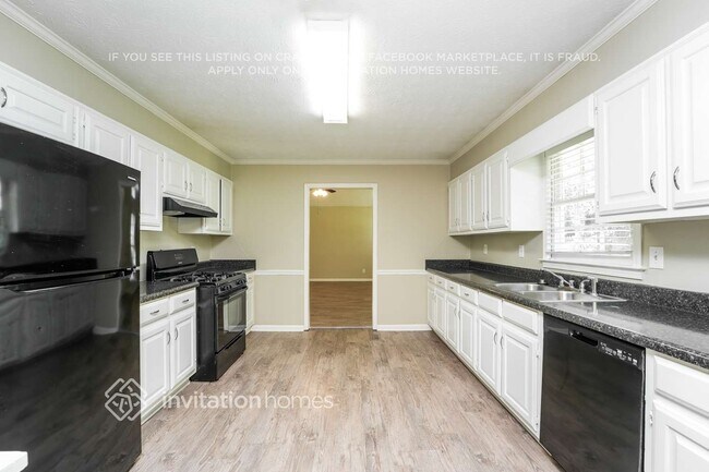 Building Photo - 1501 Sundale Dr