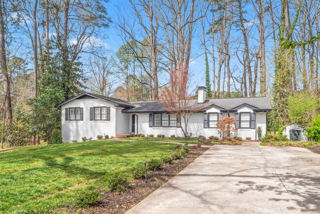 Building Photo - 550 High Point Ln