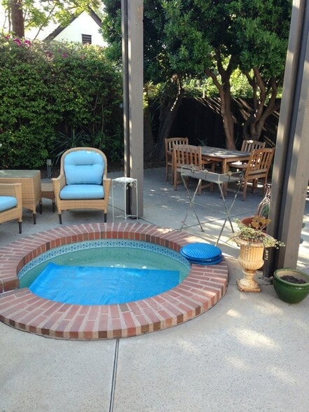 And a spa. - 862 Allen Ave