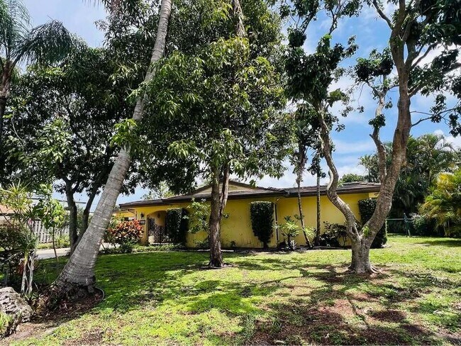 Building Photo - 7834 Edgewater Dr