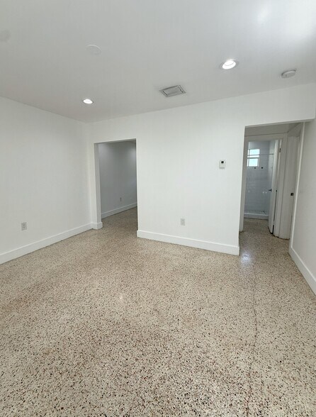 Primary Photo - 1320 NW 4th St