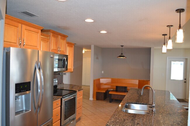 Building Photo - 26 Ocale Way S