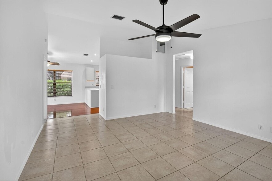 Building Photo - 73 Via de Casas Norte