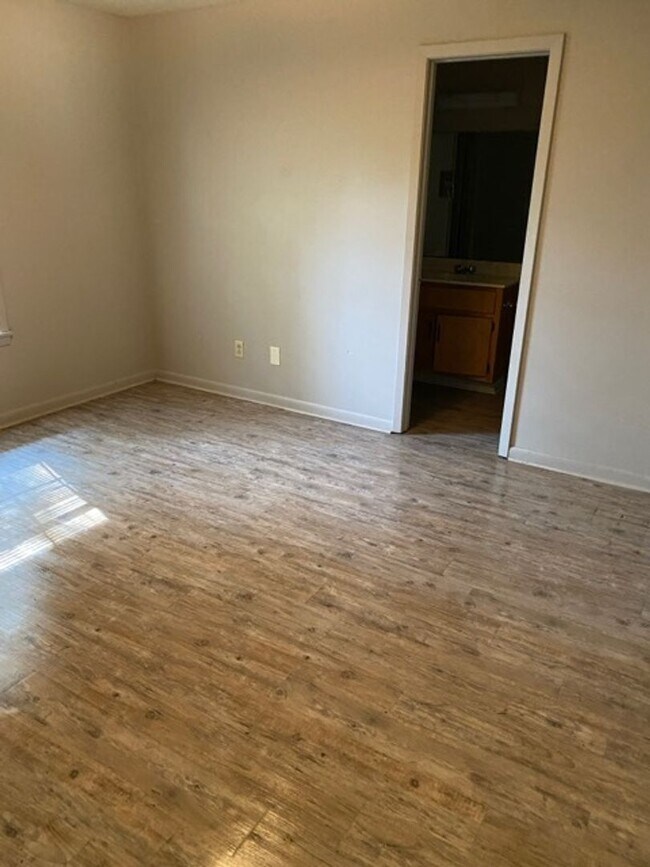 Building Photo - Monthly Paid Rent