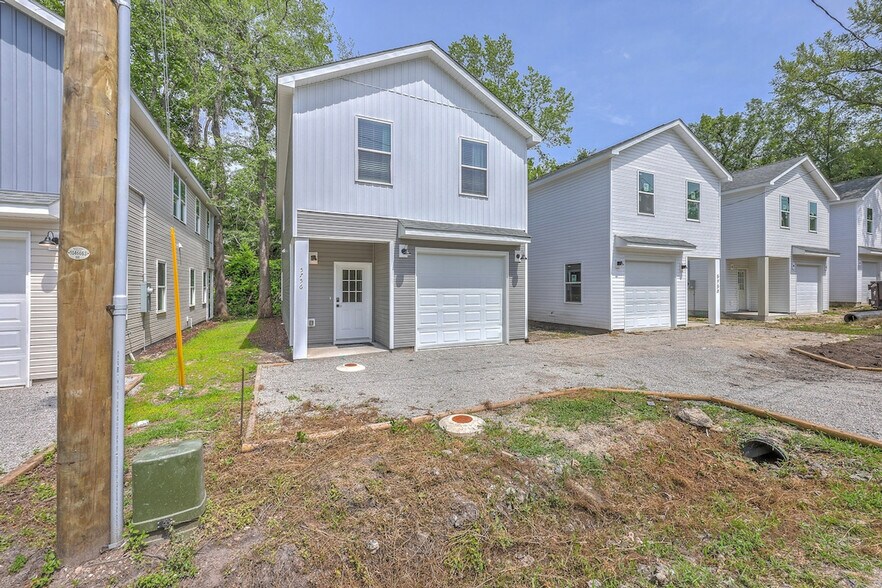 Building Photo - 5754 Pilgrim Ave