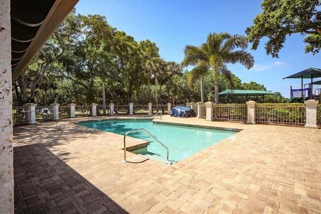 Building Photo - 8501 Park Shore Ln