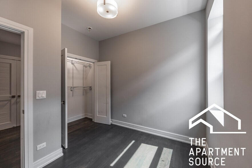 Building Photo - 3255 N Elston Ave