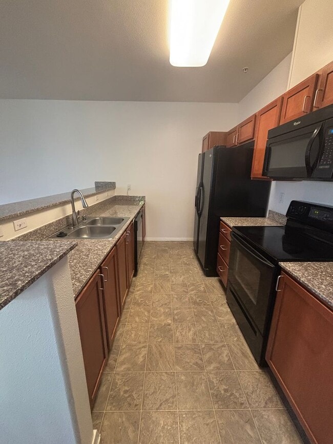 Building Photo - Adorable Upstairs 1/1 Condo (North Natomas...