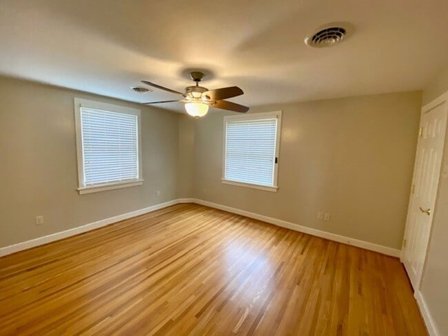 Building Photo - JUST REDUCED!!  Gorgeous 3 Bedroom Renovat...