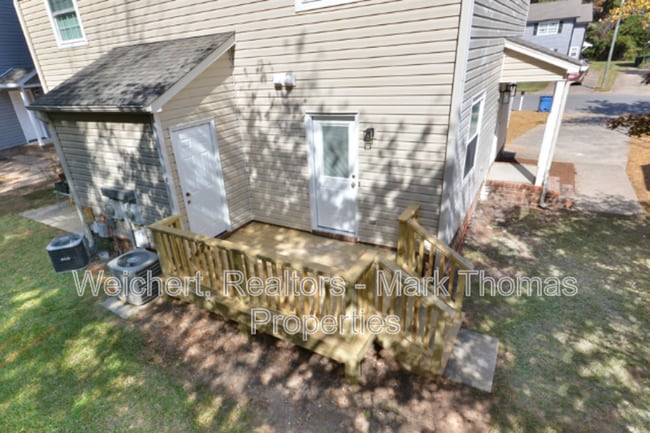Building Photo - 210 Bridgefield Pl