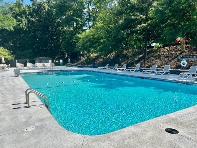 Building Photo - 11 Thayer Pond Dr