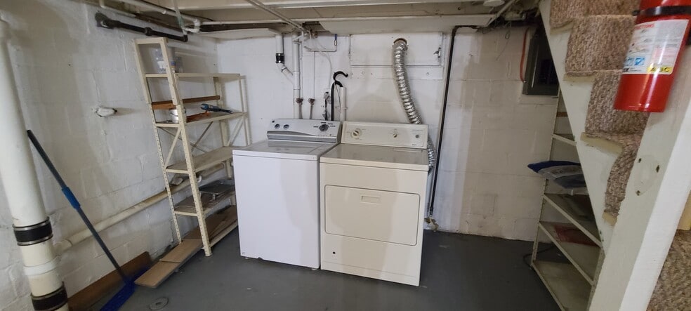 on site laundry - 1232 Elm St