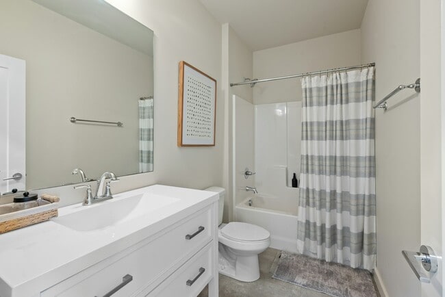 Building Photo - 3641 Hydes Ferry Rd