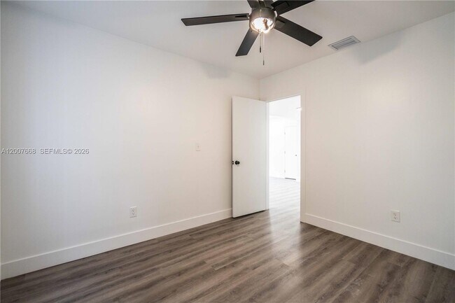 Building Photo - 725 81st St