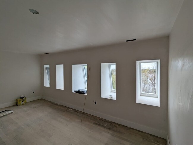 Building Photo - 105 Shore Dr