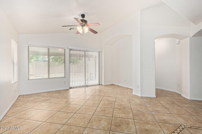 Building Photo - 2521 W Desert Spring Way