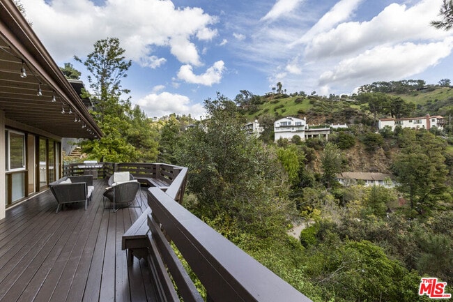 Building Photo - 2470 Zorada Dr