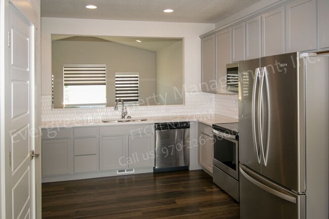 Building Photo - 298 E Chestnut St