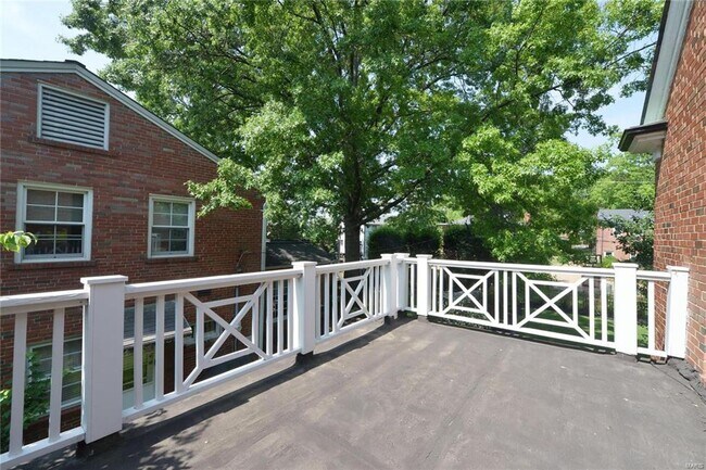 Building Photo - 937 S Bemiston Ave