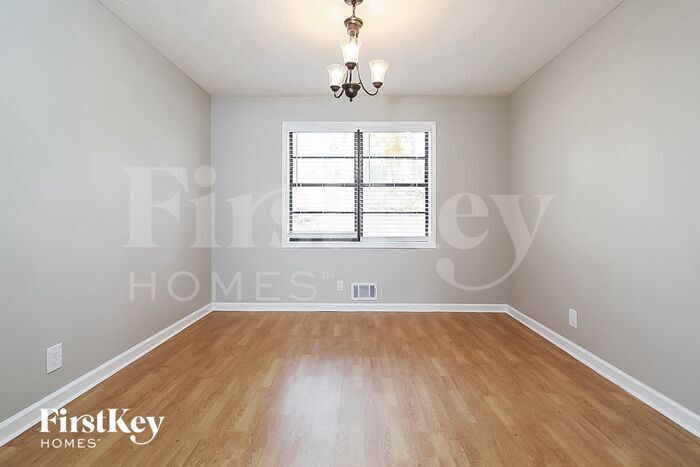 Building Photo - 2047 Lake Ridge Terrace