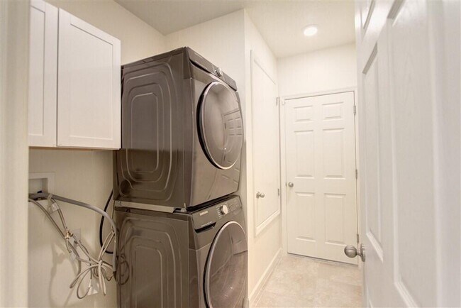 Building Photo - 3713 Whimsical Cir