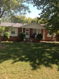 Building Photo - For Lease - 3 Bed, 1 Bath, 1350 Sqft, 0.27...