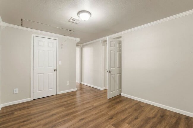 Building Photo - 2514 E Archer St